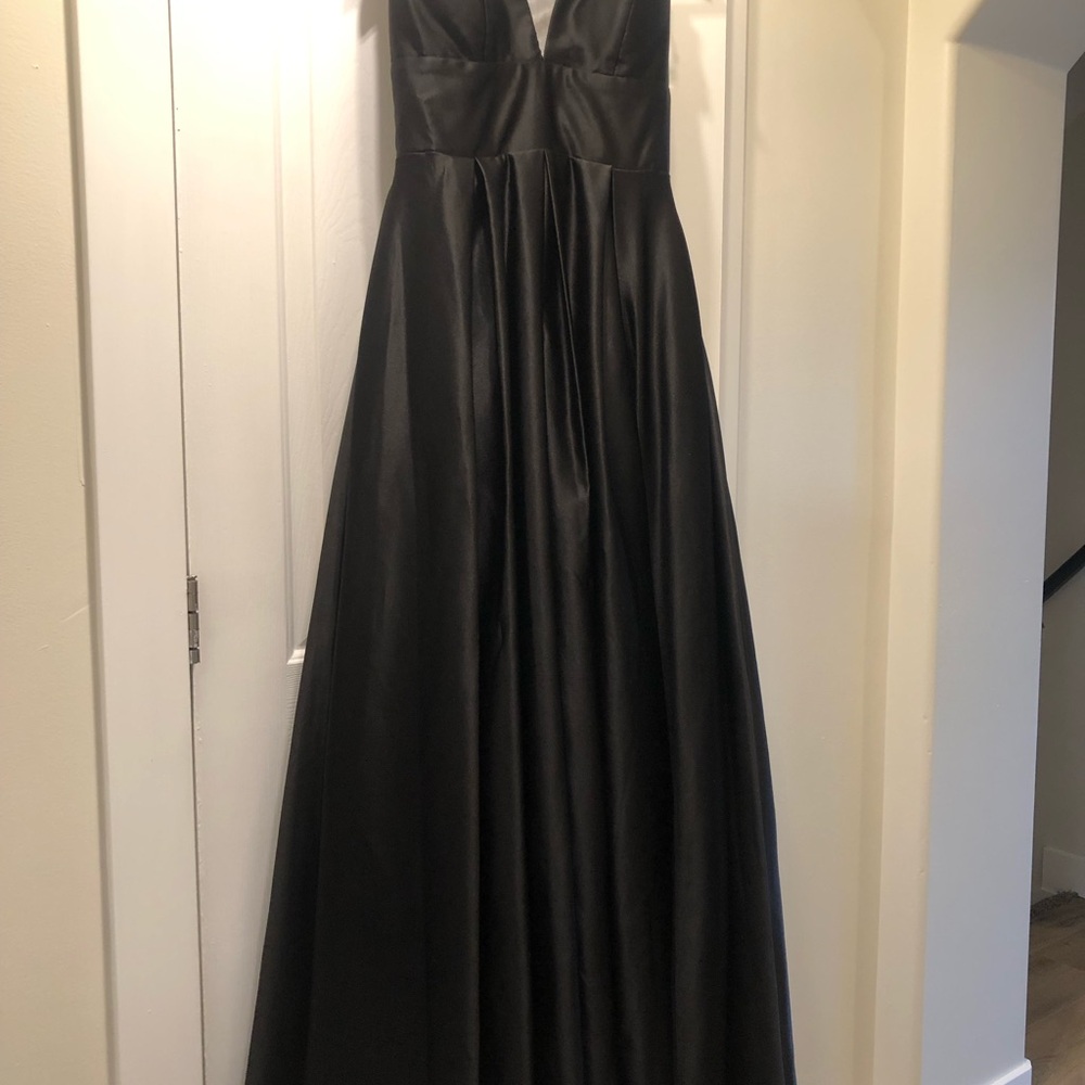 Blondie Nites Black Plunge Sleeveless Prom Gown